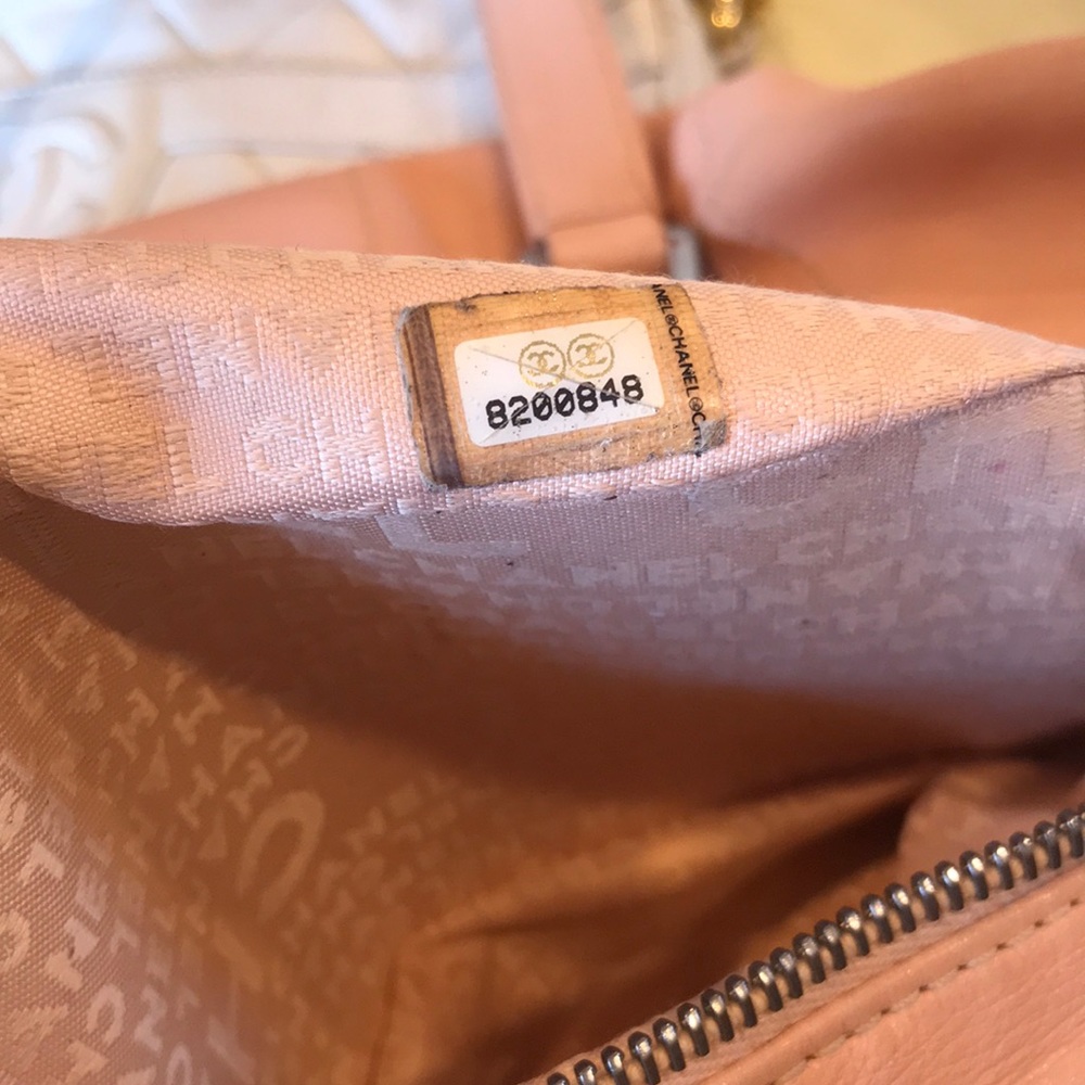 100% authentic Chanel salmon color handbag - Picture 8 of 8
